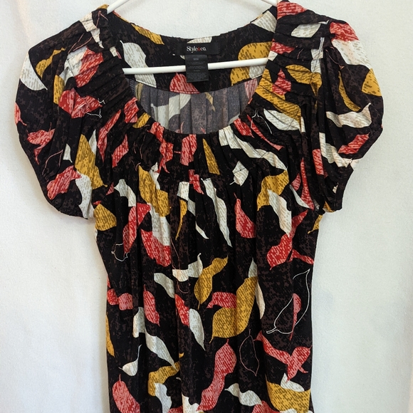 Woman's Top - Picture 1 of 3